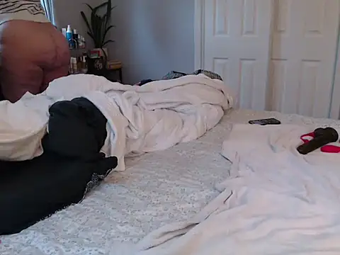 LauLauPAWG online show from 11-26-25, 06:42