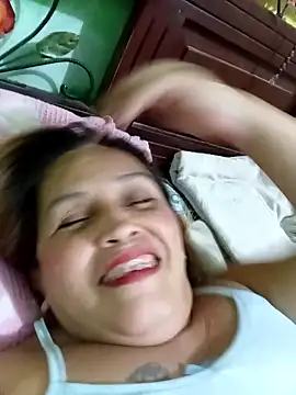 Snapshot of mom_son_dirty chatting on 04-11-26, 01:43 mom son dirty online show from 04-11-26, 01:43