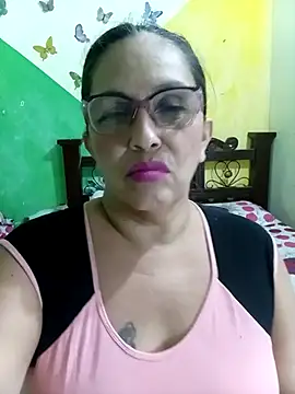 Snapshot of mom_son_dirty chatting on 04-14-26, 01:00 mom son dirty online show from 04-14-26, 01:00