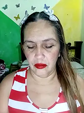 Snapshot of mom_son_dirty chatting on 04-23-26, 01:24 mom son dirty online show from 04-23-26, 01:24