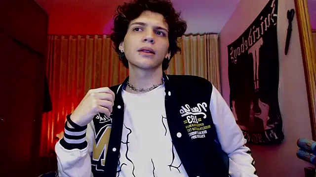Snapshot of Soul_cursed_boy chatting on 01-24-25, 04:59 Soul cursed boy online show from 01-24-25, 04:59