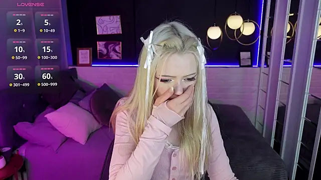 Snapshot of EmilyAir chatting on 12-14-24, 03:18 EmilyAir online show from 12-14-24, 03:18