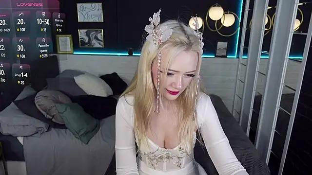 Snapshot of EmilyAir chatting on 12-15-24, 05:31 EmilyAir online show from 12-15-24, 05:31