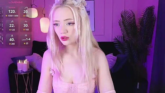 Snapshot of EmilyAir chatting on 12-18-24, 06:21 EmilyAir online show from 12-18-24, 06:21