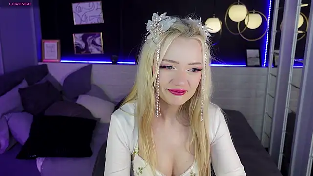 Snapshot of EmilyAir chatting on 12-21-24, 04:57 EmilyAir online show from 12-21-24, 04:57