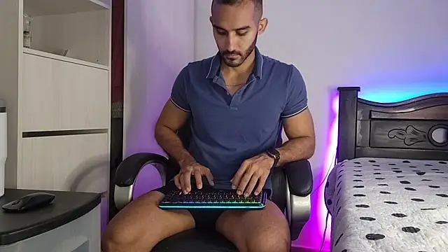 Snapshot of orion1993 chatting on 12-10-24, 12:16 orion1993 online show from 12-10-24, 12:16