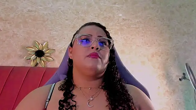 juli 2tyes online show from 10-19-25, 04:02