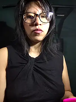 Snapshot of Giviper1 chatting on 12-22-24, 03:44 Giviper1 online show from 12-22-24, 03:44