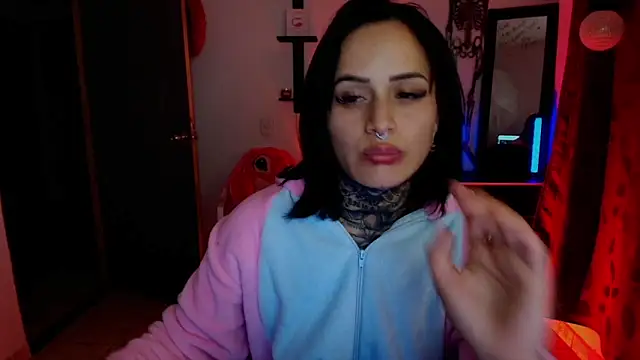 Snapshot of TinnaDawsom chatting on 10-06-25, 11:57 TinnaDawsom online show from 10-06-25, 11:57