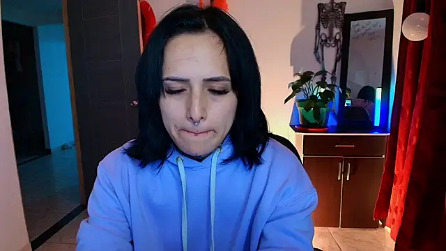 Snapshot of TinnaDawsom chatting on 10-17-25, 11:40 TinnaDawsom online show from 10-17-25, 11:40