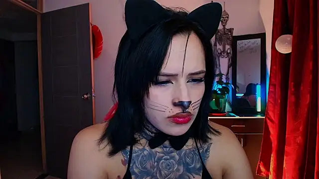 Snapshot of TinnaDawsom chatting on 10-20-25, 11:27 TinnaDawsom online show from 10-20-25, 11:27