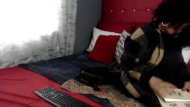 Foxybrownxx1 online show from 02-17-25, 10:51
