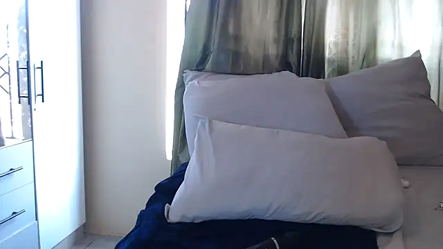 Foxybrownxx1 online show from 02-01-26, 06:45