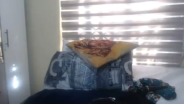 Foxybrownxx1 online show from 05-03-26, 06:19