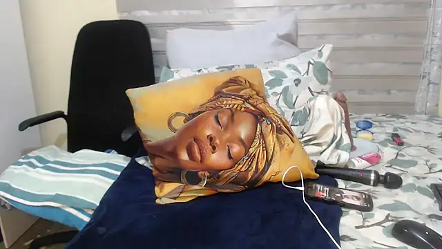 Foxybrownxx1 online show from 06-22-26, 09:12