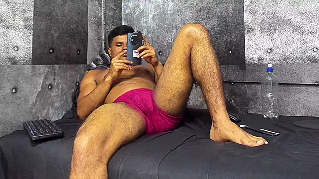 Snapshot of Derek_Lustfordx chatting on 02-25-25, 02:33 Derek Lustfordx online show from 02-25-25, 02:33
