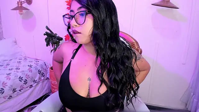 Snapshot of Sexy_cristall_ chatting on 12-10-24, 09:00 Sexy cristall online show from 12-10-24, 09:00