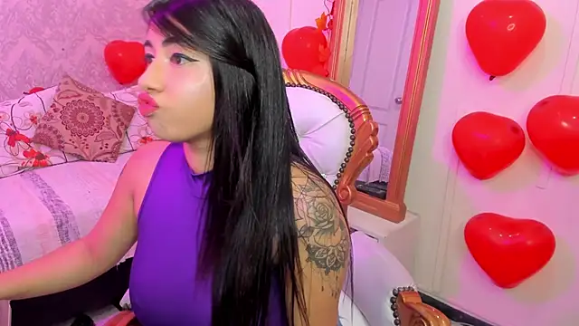 Snapshot of Sexy_cristall_ chatting on 02-21-25, 08:05 Sexy cristall online show from 02-21-25, 08:05