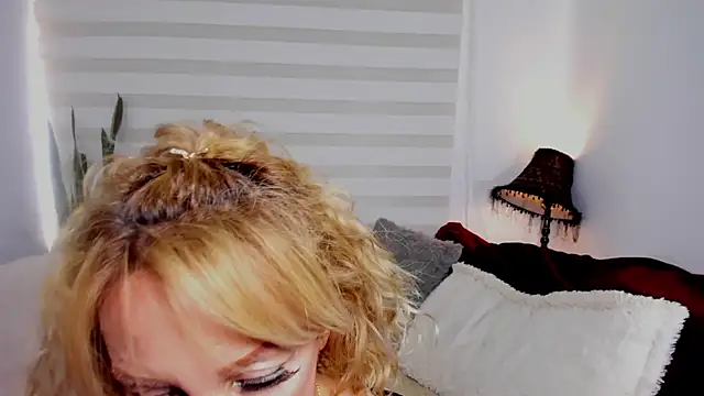 Snapshot of Sammykatt chatting on 02-25-26, 07:12 Sammykatt online show from 02-25-26, 07:12