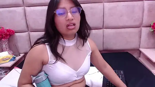 Snapshot of Miaa_Smiith_ chatting on 12-17-24, 06:02 Miaa Smiith online show from 12-17-24, 06:02