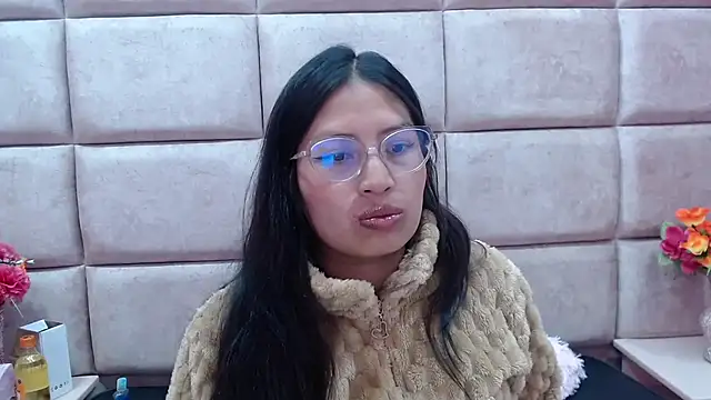 Snapshot of Miaa_Smiith_ chatting on 01-03-25, 06:33 Miaa Smiith online show from 01-03-25, 06:33