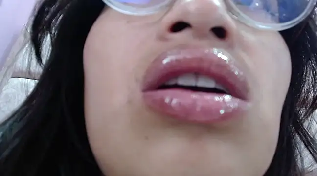 Snapshot of Miaa_Smiith_ chatting on 01-10-25, 06:31 Miaa Smiith online show from 01-10-25, 06:31