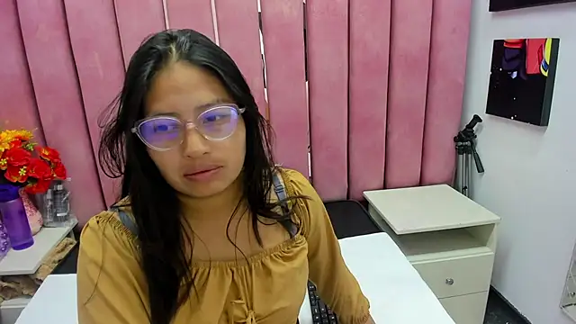 Snapshot of Miaa_Smiith_ chatting on 10-05-25, 03:05 Miaa Smiith online show from 10-05-25, 03:05