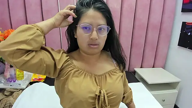 Snapshot of Miaa_Smiith_ chatting on 10-12-25, 03:05 Miaa Smiith online show from 10-12-25, 03:05