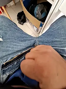 Snapshot of maxpower1988 chatting on 12-18-24, 01:23 maxpower1988 online show from 12-18-24, 01:23