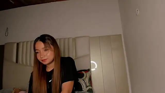 Snapshot of queen_angelique chatting on 11-23-25, 01:16 queen angelique online show from 11-23-25, 01:16