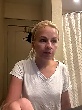 Snapshot of girlfriendmissy chatting on 11-17-25, 12:49 girlfriendmissy online show from 11-17-25, 12:49