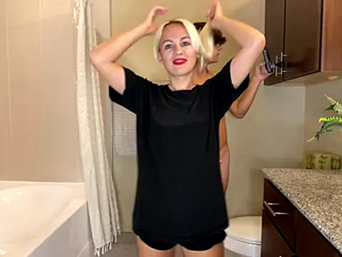 Snapshot of girlfriendmissy chatting on 12-13-25, 11:54 girlfriendmissy online show from 12-13-25, 11:54