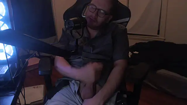 Snapshot of chicostick413 chatting on 09-19-25, 04:58 chicostick413 online show from 09-19-25, 04:58