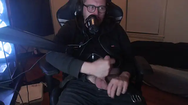 Snapshot of chicostick413 chatting on 09-23-25, 04:15 chicostick413 online show from 09-23-25, 04:15