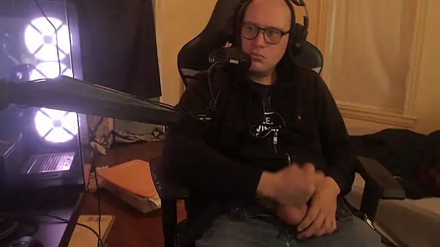 Snapshot of chicostick413 chatting on 10-22-25, 01:33 chicostick413 online show from 10-22-25, 01:33