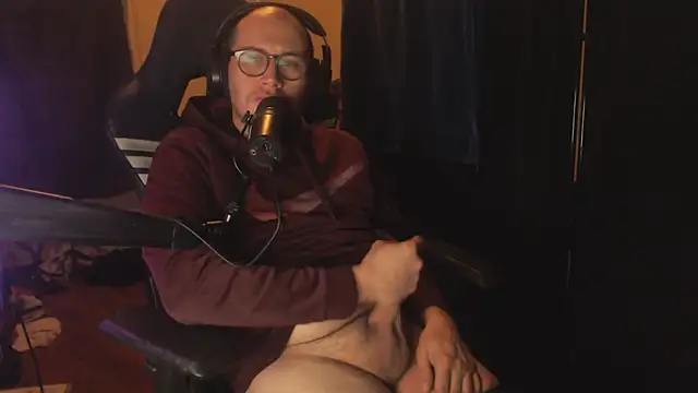 Snapshot of chicostick413 chatting on 11-24-25, 03:17 chicostick413 online show from 11-24-25, 03:17