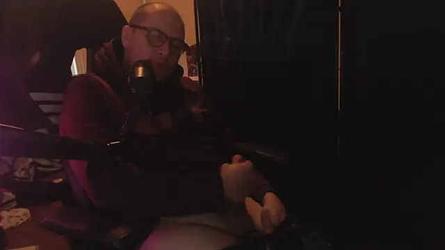 Snapshot of chicostick413 chatting on 11-26-25, 07:04 chicostick413 online show from 11-26-25, 07:04