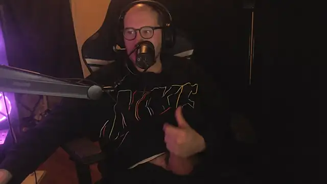 Snapshot of chicostick413 chatting on 12-01-25, 12:10 chicostick413 online show from 12-01-25, 12:10