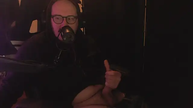 Snapshot of chicostick413 chatting on 12-18-25, 01:50 chicostick413 online show from 12-18-25, 01:50