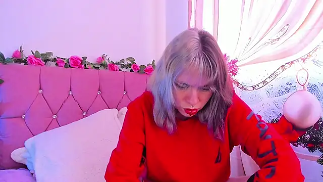 Snapshot of GilaKat chatting on 12-05-24, 12:22 GilaKat online show from 12-05-24, 12:22