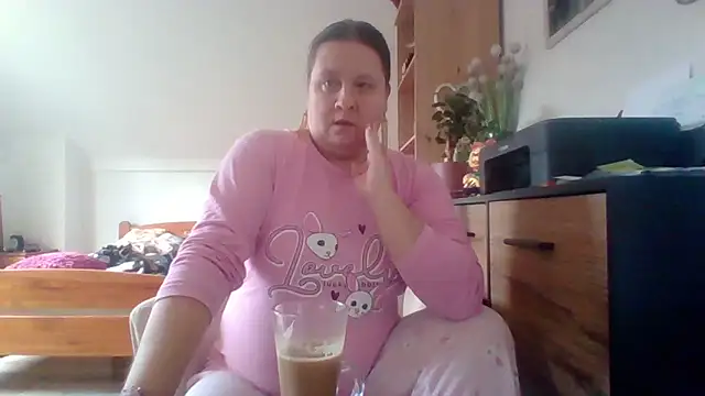 Snapshot of ReifeVenna chatting on 10-01-25, 10:43 ReifeVenna online show from 10-01-25, 10:43