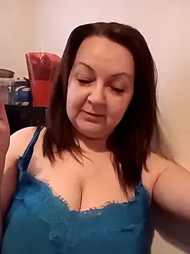 LoraCougar online show from 02-28-25, 11:58