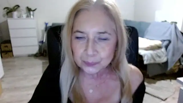 Snapshot of sofia_xkiss chatting on 12-04-24, 05:55 sofia xkiss online show from 12-04-24, 05:55