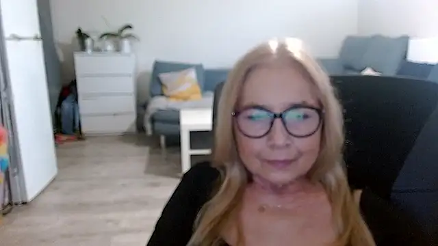 Snapshot of sofia_xkiss chatting on 01-04-25, 08:06 sofia xkiss online show from 01-04-25, 08:06