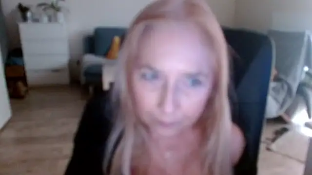 Snapshot of sofia_xkiss chatting on 01-10-25, 10:39 sofia xkiss online show from 01-10-25, 10:39