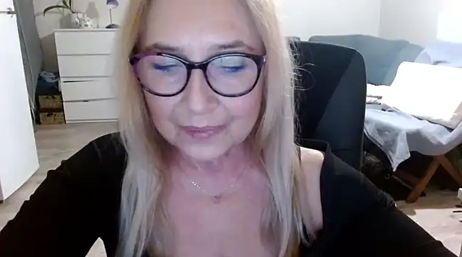 Snapshot of sofia_xkiss chatting on 02-05-25, 03:52 sofia xkiss online show from 02-05-25, 03:52