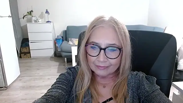 Snapshot of sofia_xkiss chatting on 02-12-25, 02:43 sofia xkiss online show from 02-12-25, 02:43