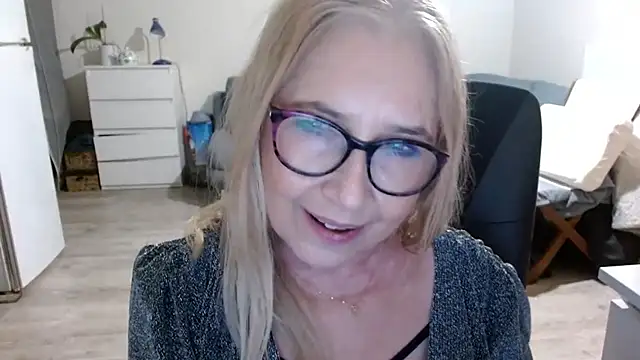 Snapshot of sofia_xkiss chatting on 02-12-25, 06:19 sofia xkiss online show from 02-12-25, 06:19