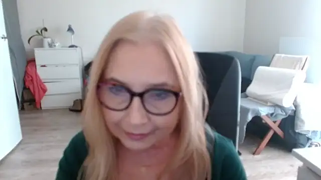 Snapshot of sofia_xkiss chatting on 02-17-25, 10:51 sofia xkiss online show from 02-17-25, 10:51
