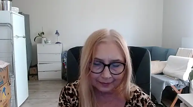 Snapshot of sofia_xkiss chatting on 02-18-25, 11:22 sofia xkiss online show from 02-18-25, 11:22